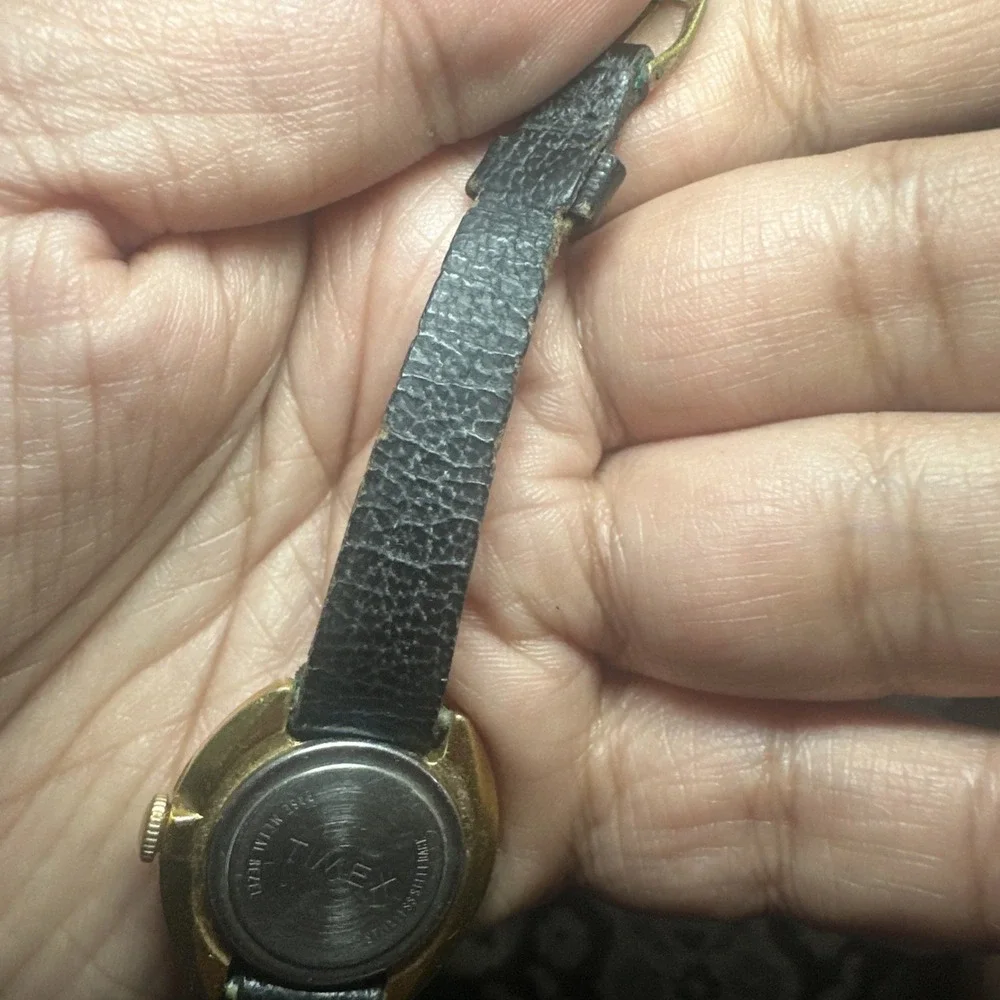 Working Vintage Timex Manual Wind Women's Watch Rare Black Leather 28mm Fit 6.25